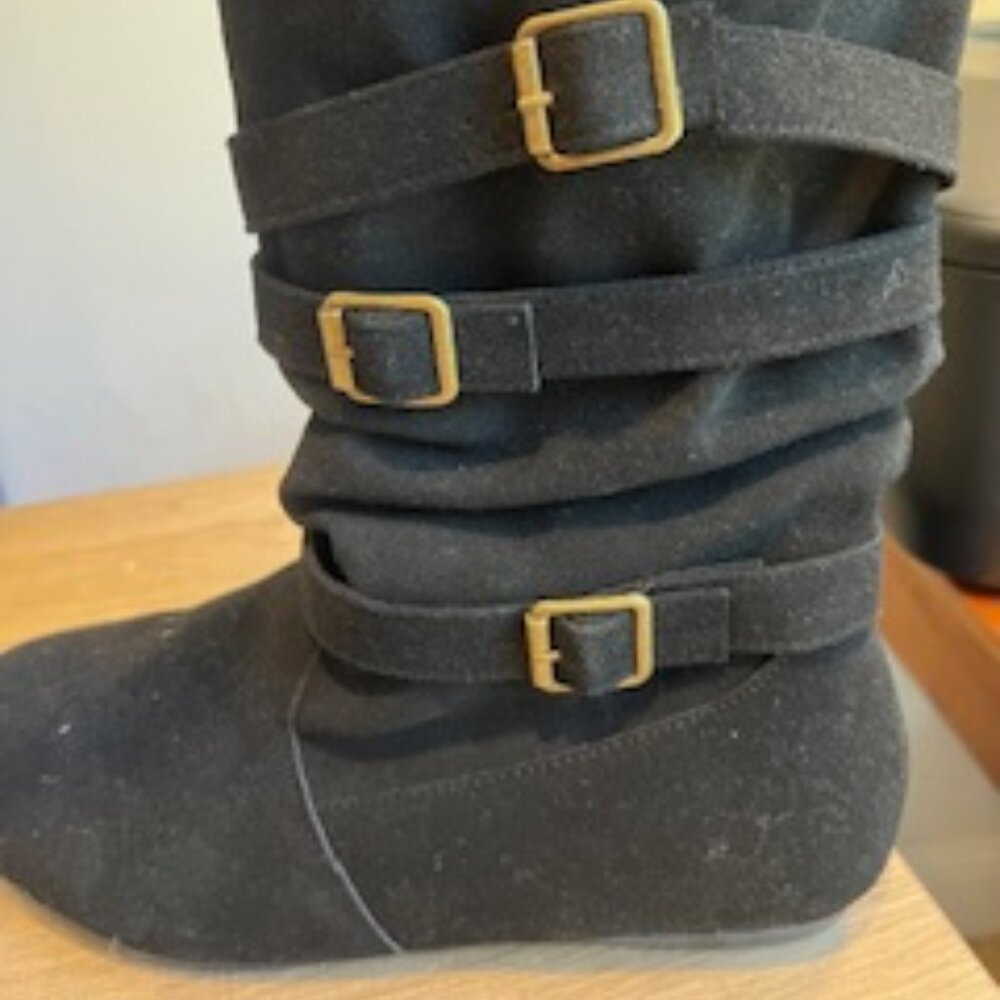 Flat lined Black boots - never worn